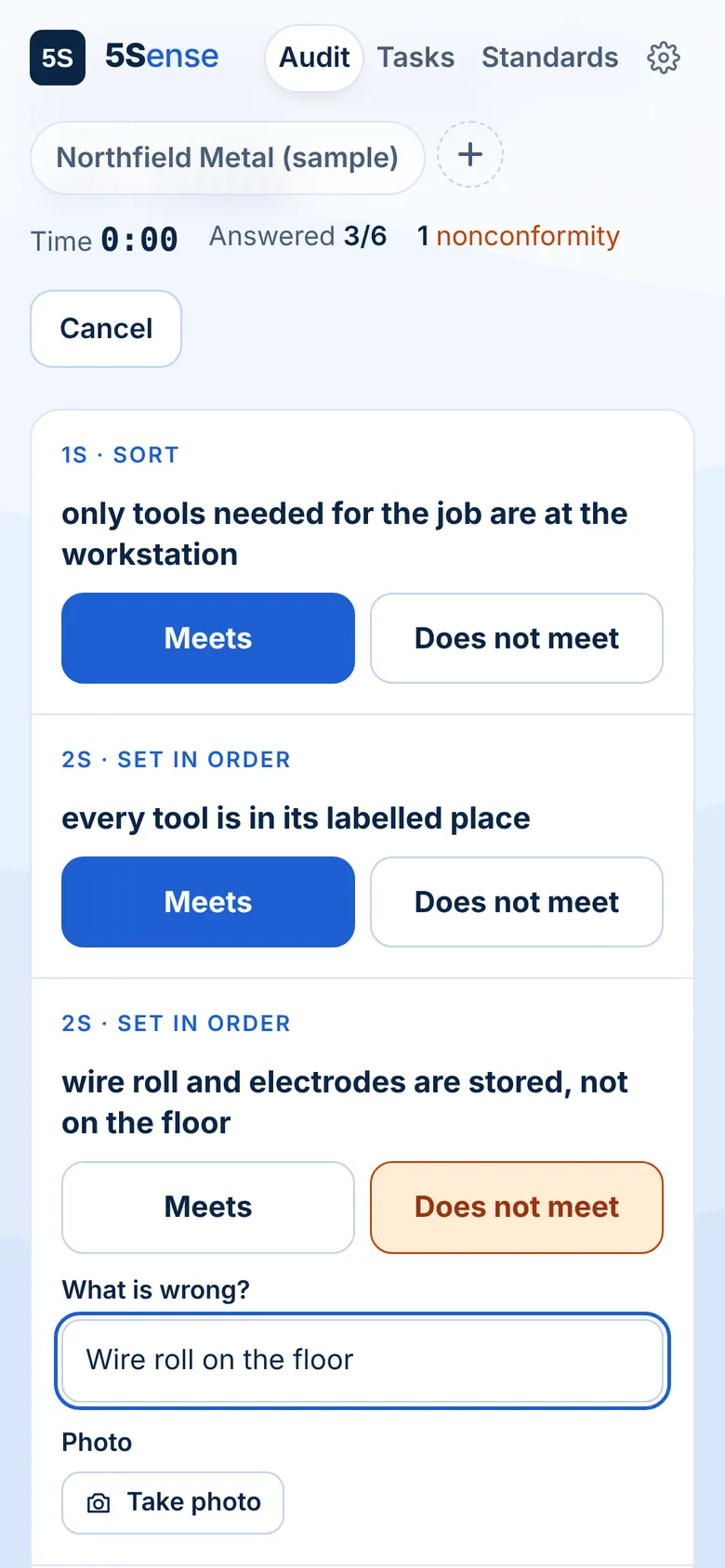 Audit on a phone in the 5Sense app: checklist questions with Meets and Does not meet buttons